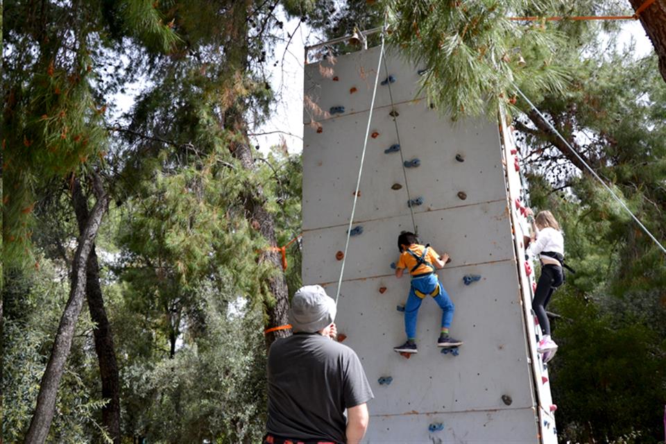 Climbing Wall by airgame
